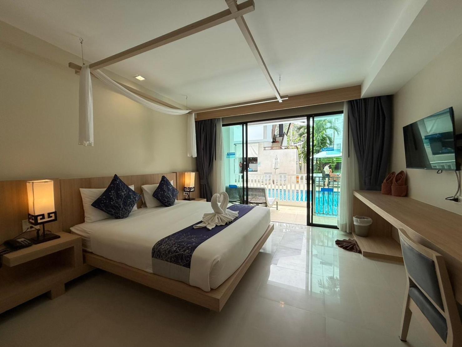 Deluxe Double Room Pool Access