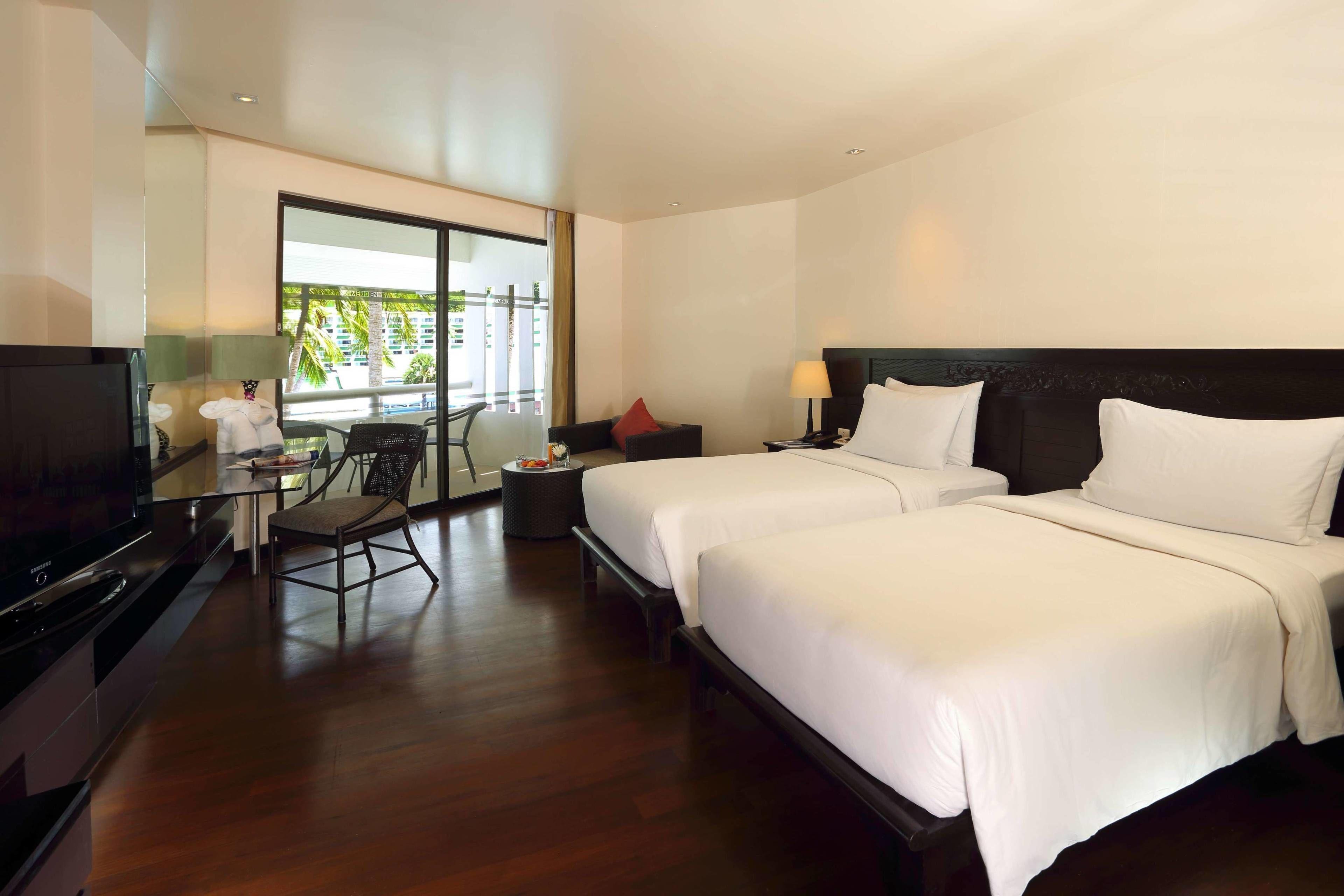 Deluxe Pool View Guest room 2 Twin or Single Beds Balcony