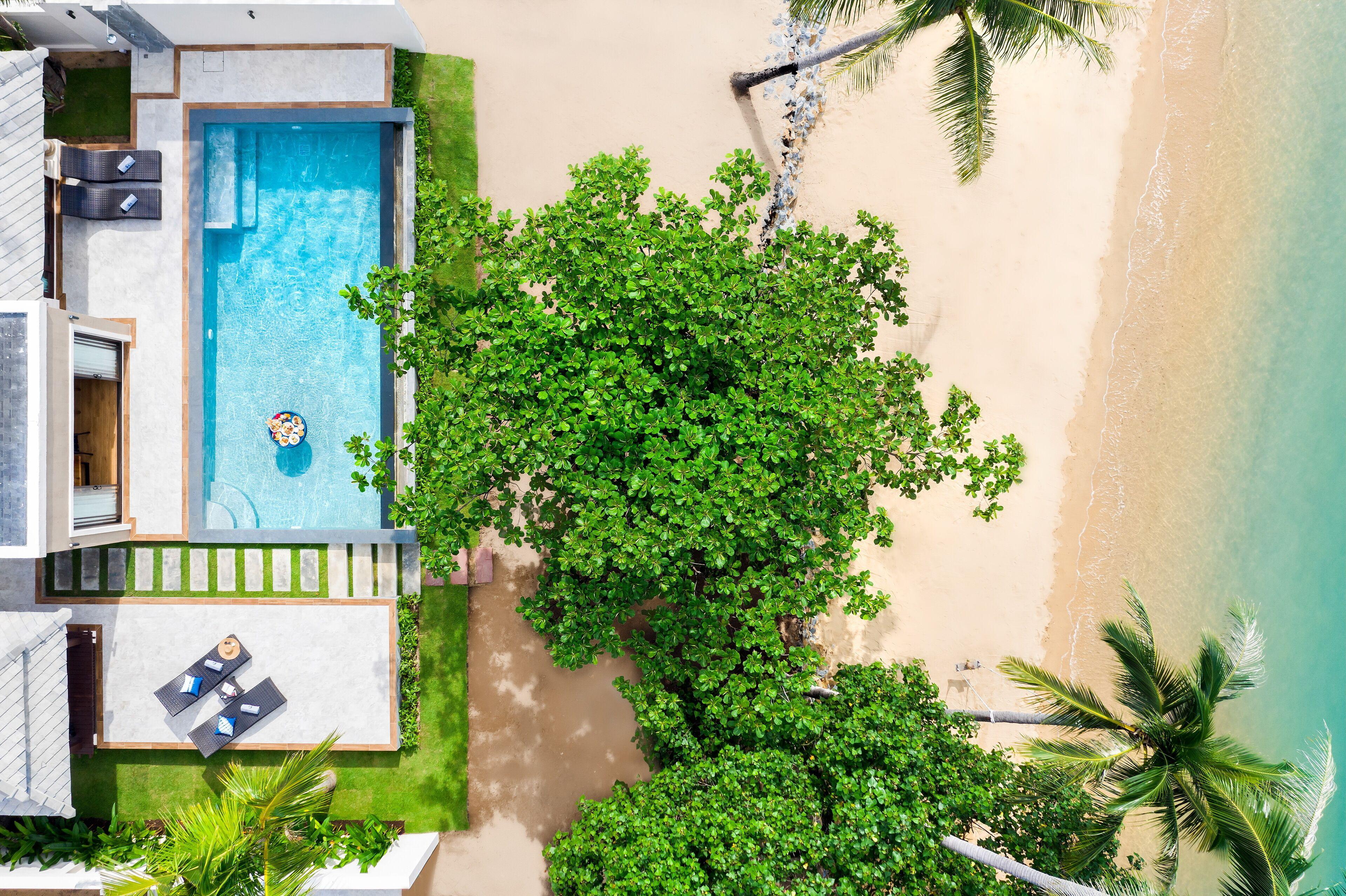 2 Bedrooms Beachfront Pool Villa