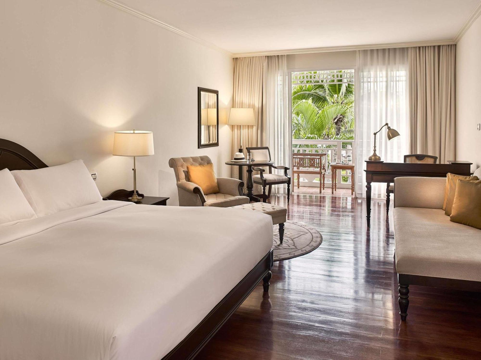 Luxury King Room with Pool and Garden View,1716998205:JPEG