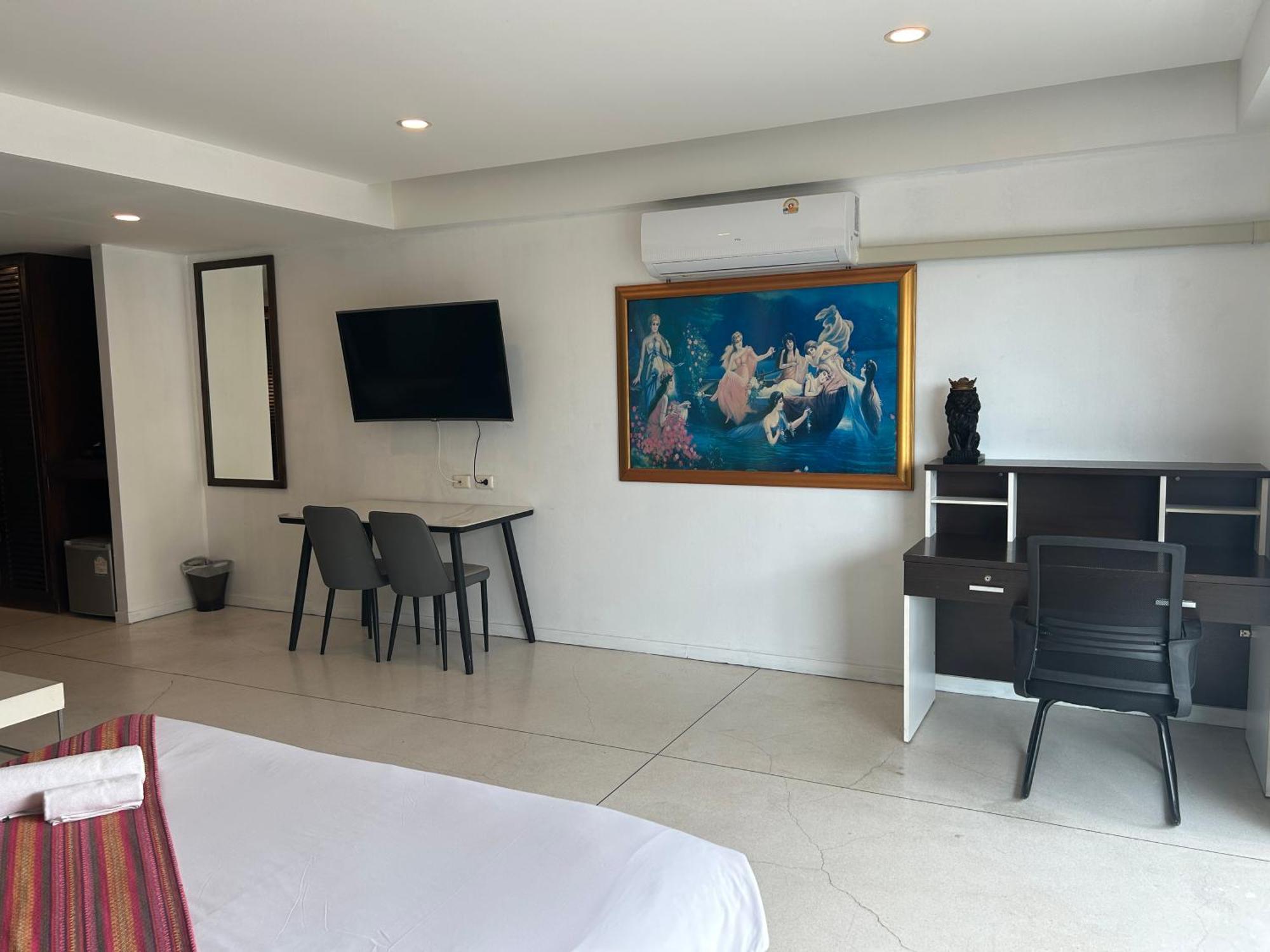 Deluxe Double Room Bath Tub