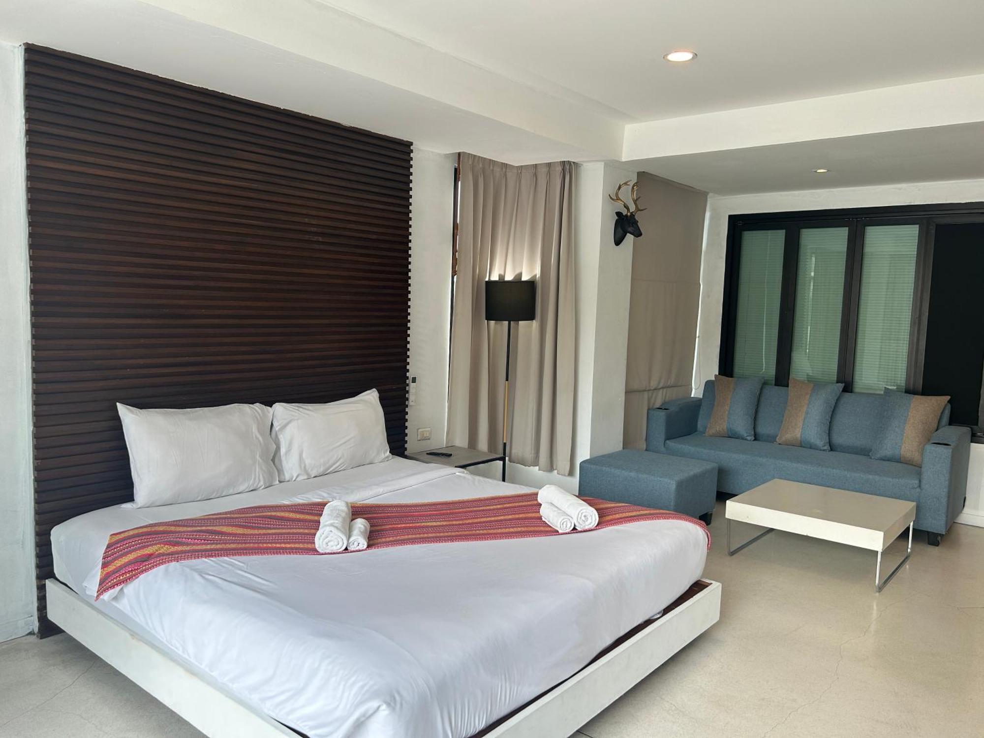 Deluxe Double Room Bath Tub