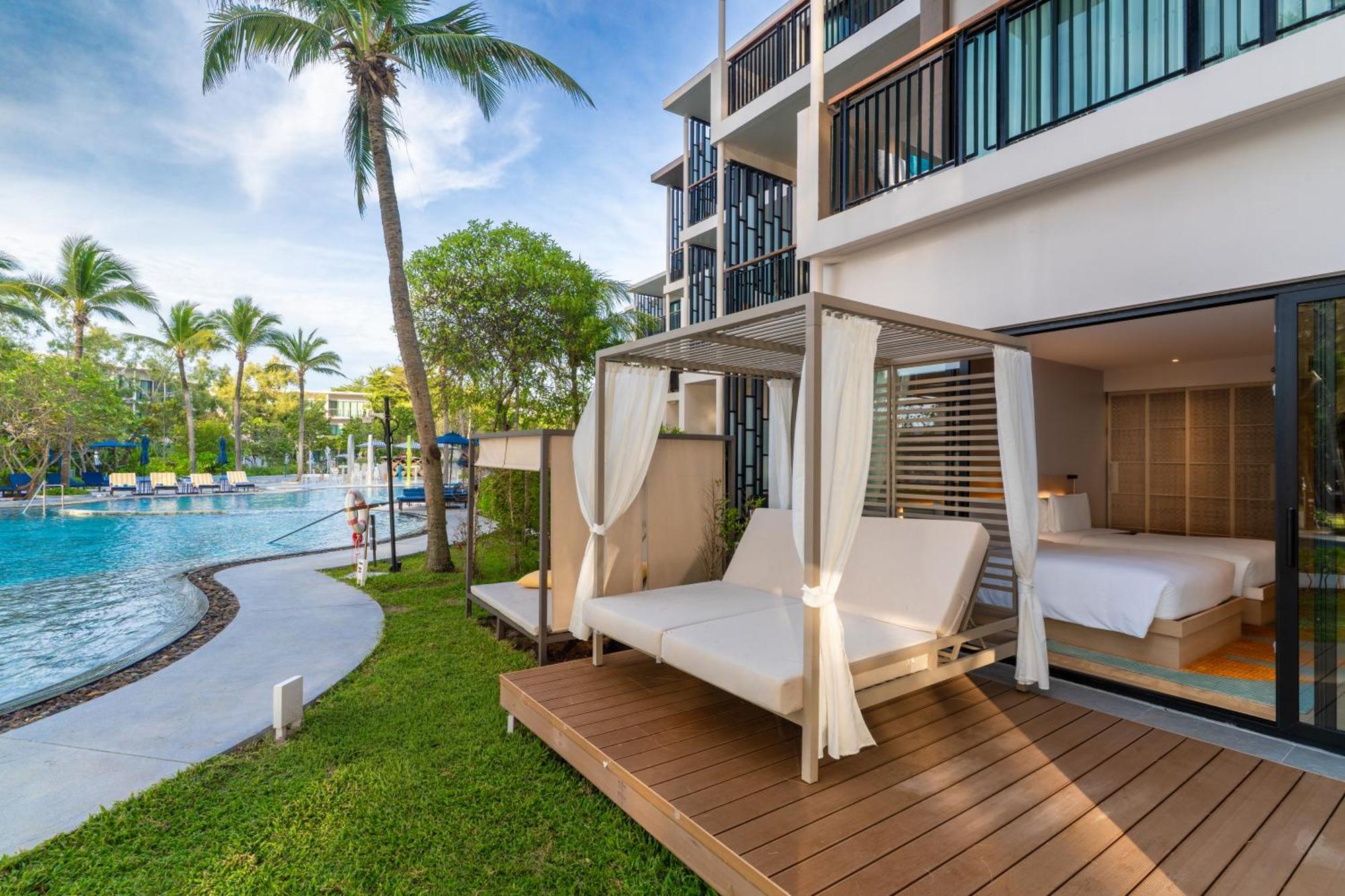 Two-Bedroom Residential Suite Oceanfront Private Pool,1739409867:JPEG