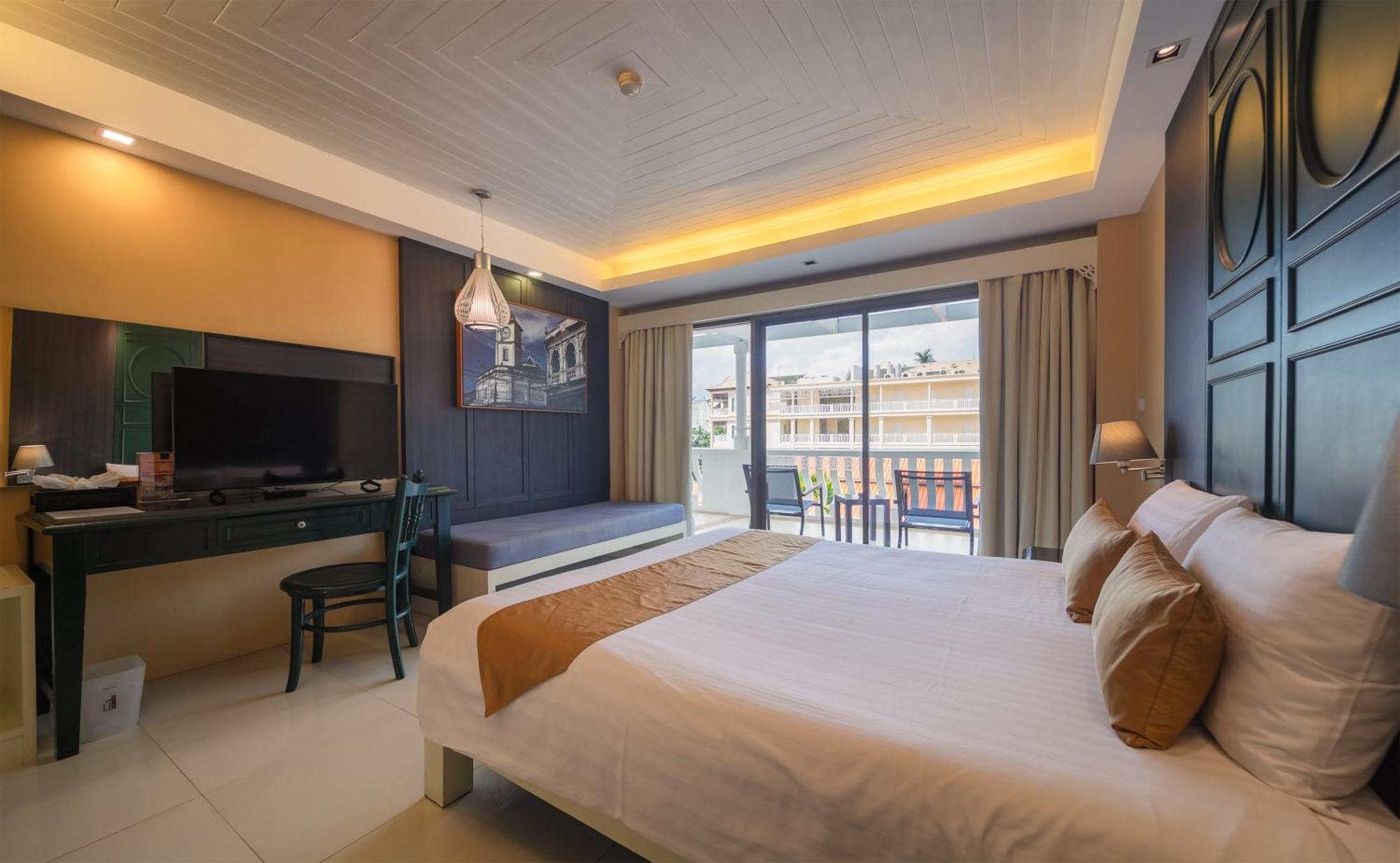 Deluxe Double or Twin Room Balcony Sino Wing