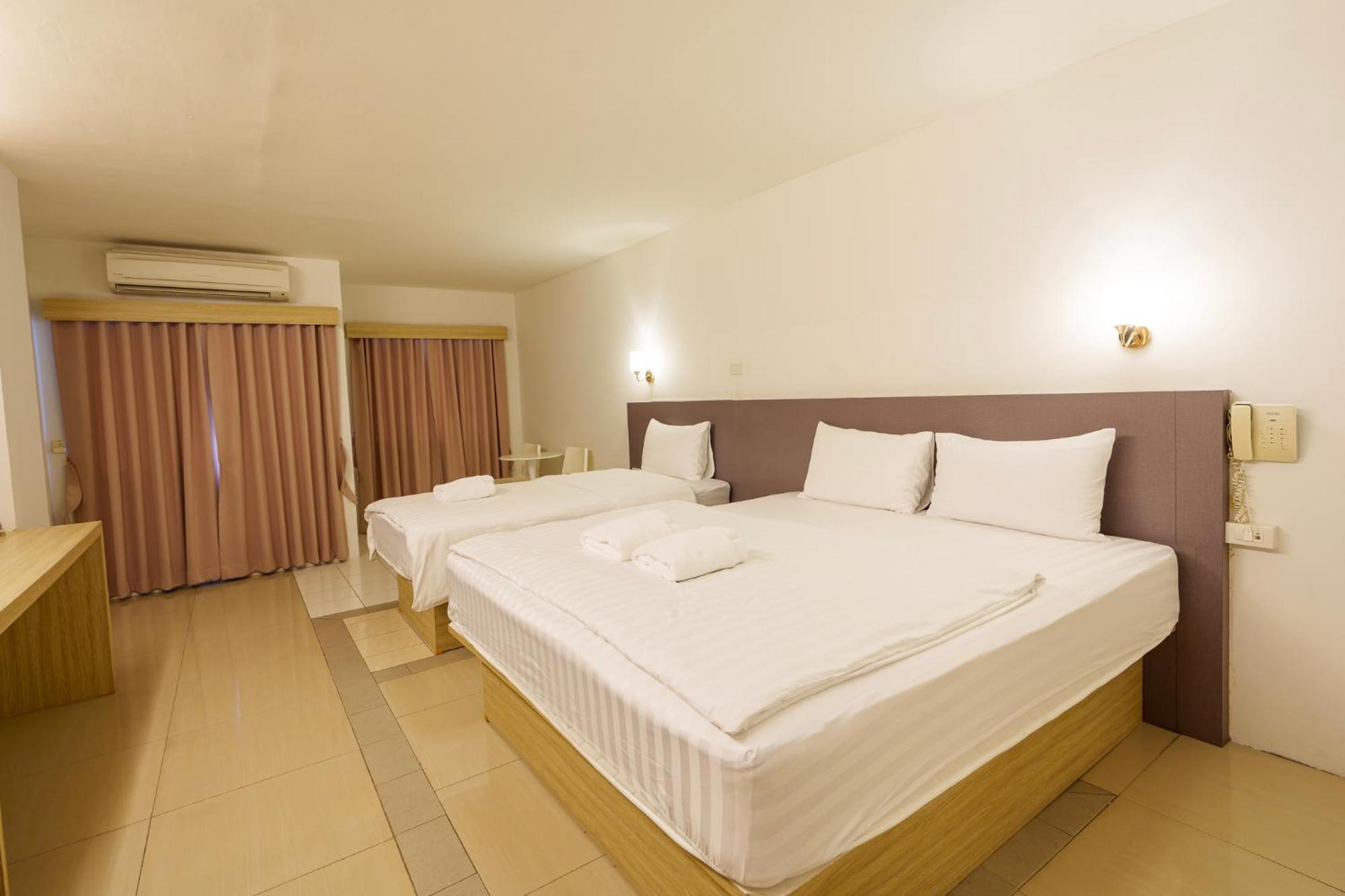 Triple Room,1765864785:JPEG
