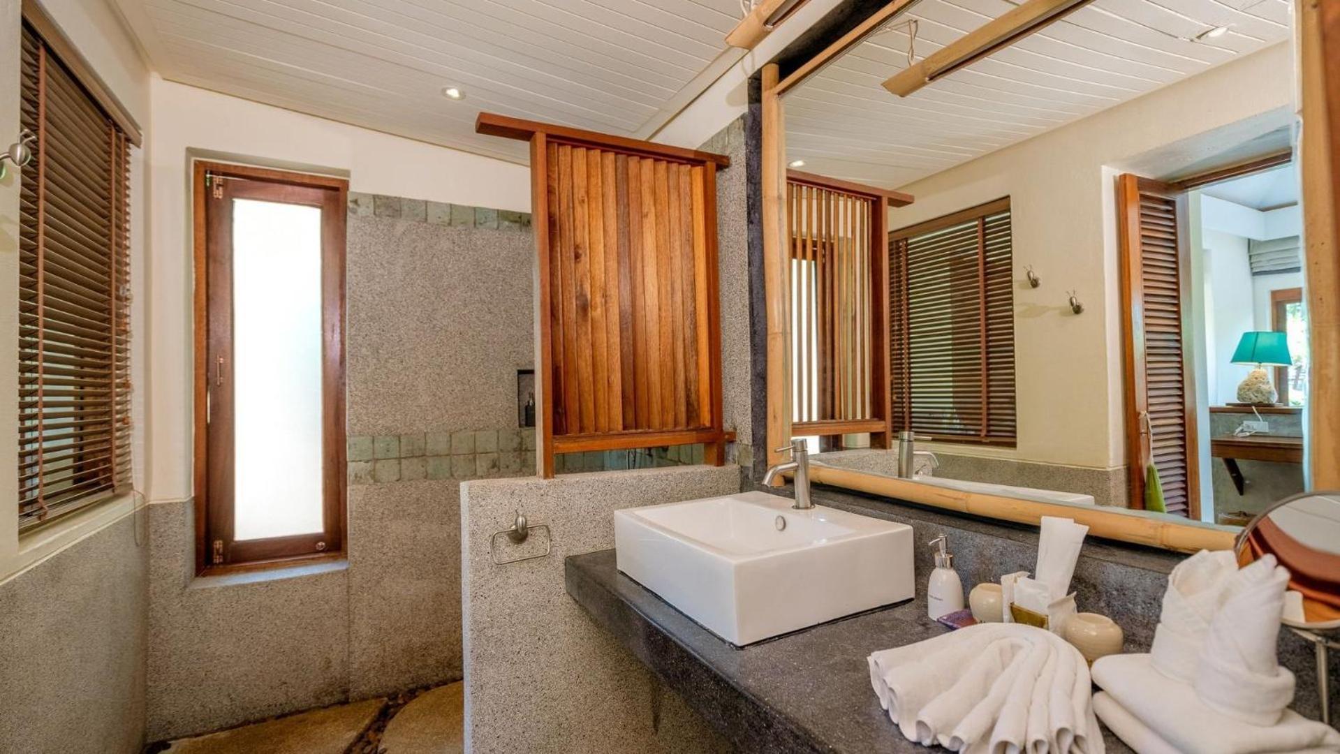 Sea Shore Pool Villa