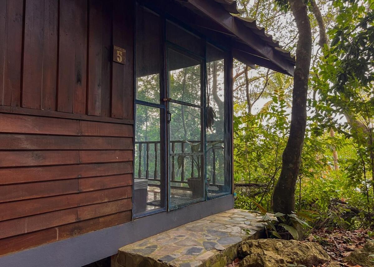Bungalow with Garden View