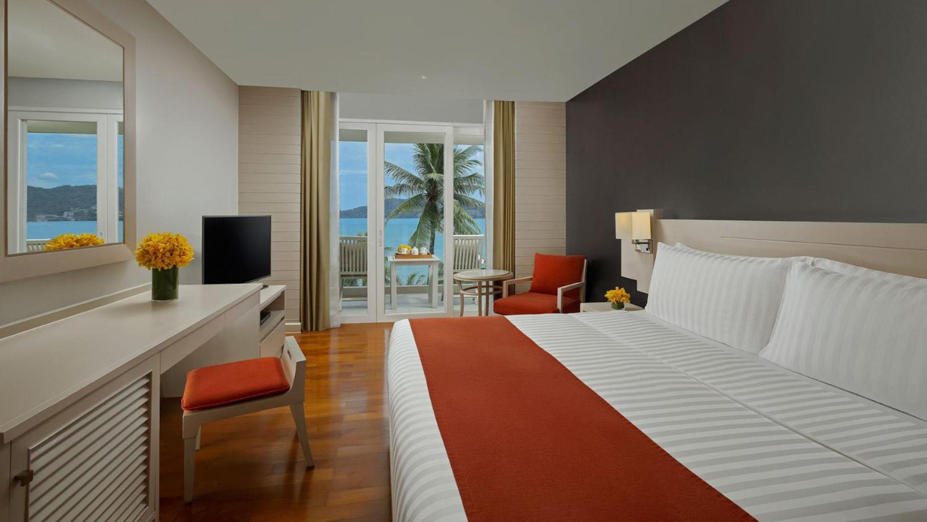 Habitación Doble Superior con vistas parciales al mar