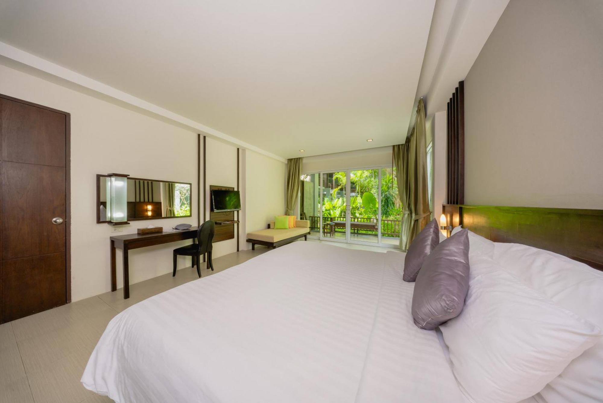 Grand Deluxe Double Room Sunset Wing