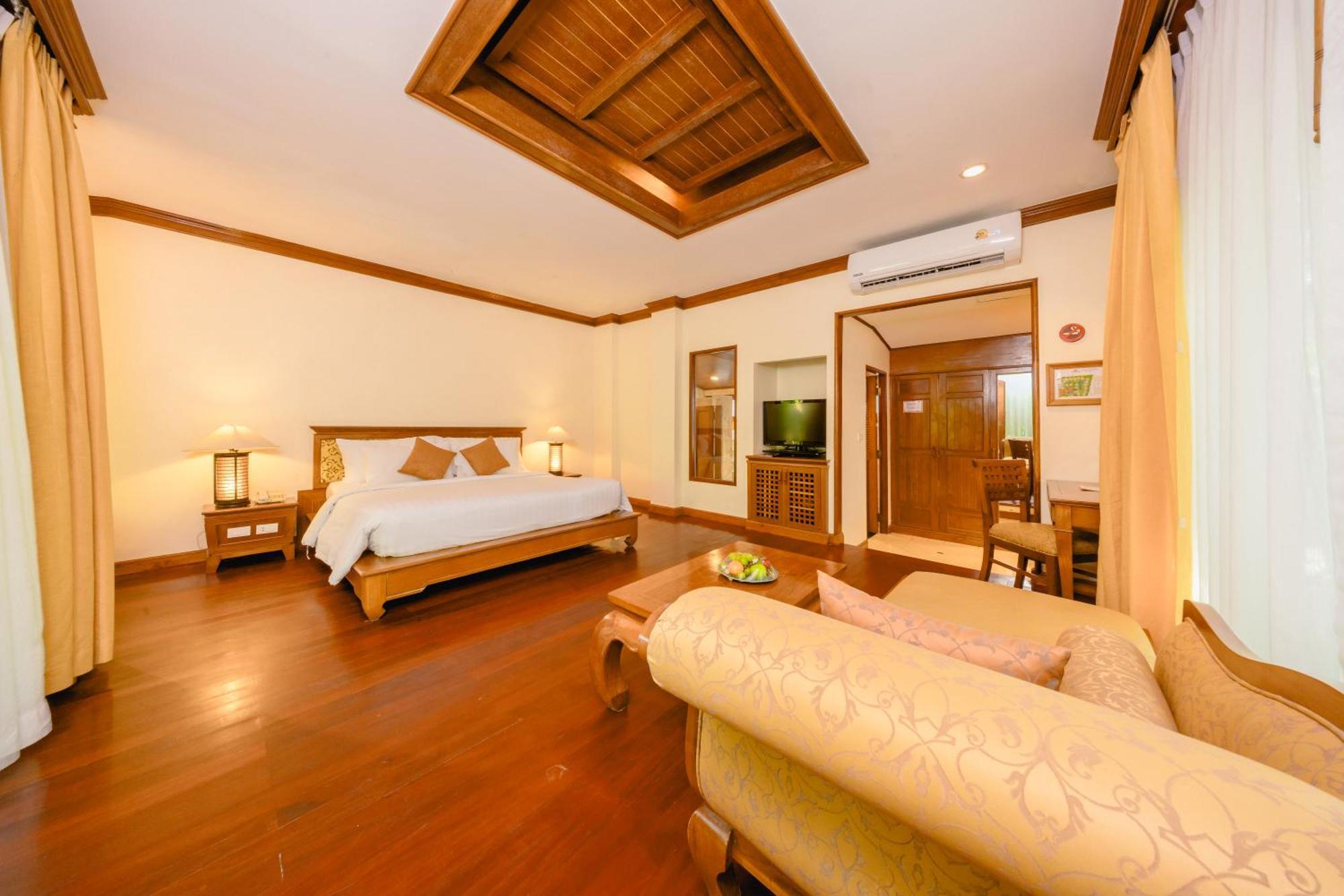 Tropical Villa Double Bed Sunrise Wing