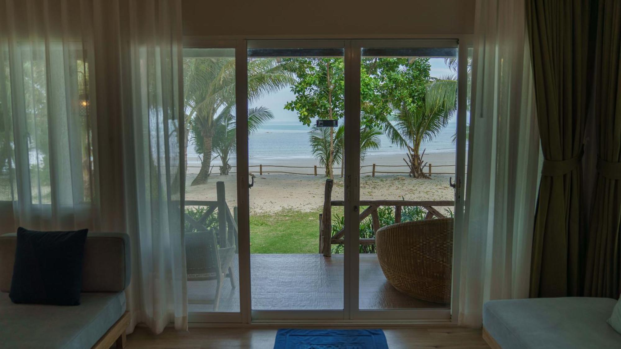 Villa de Luxe Front de Mer