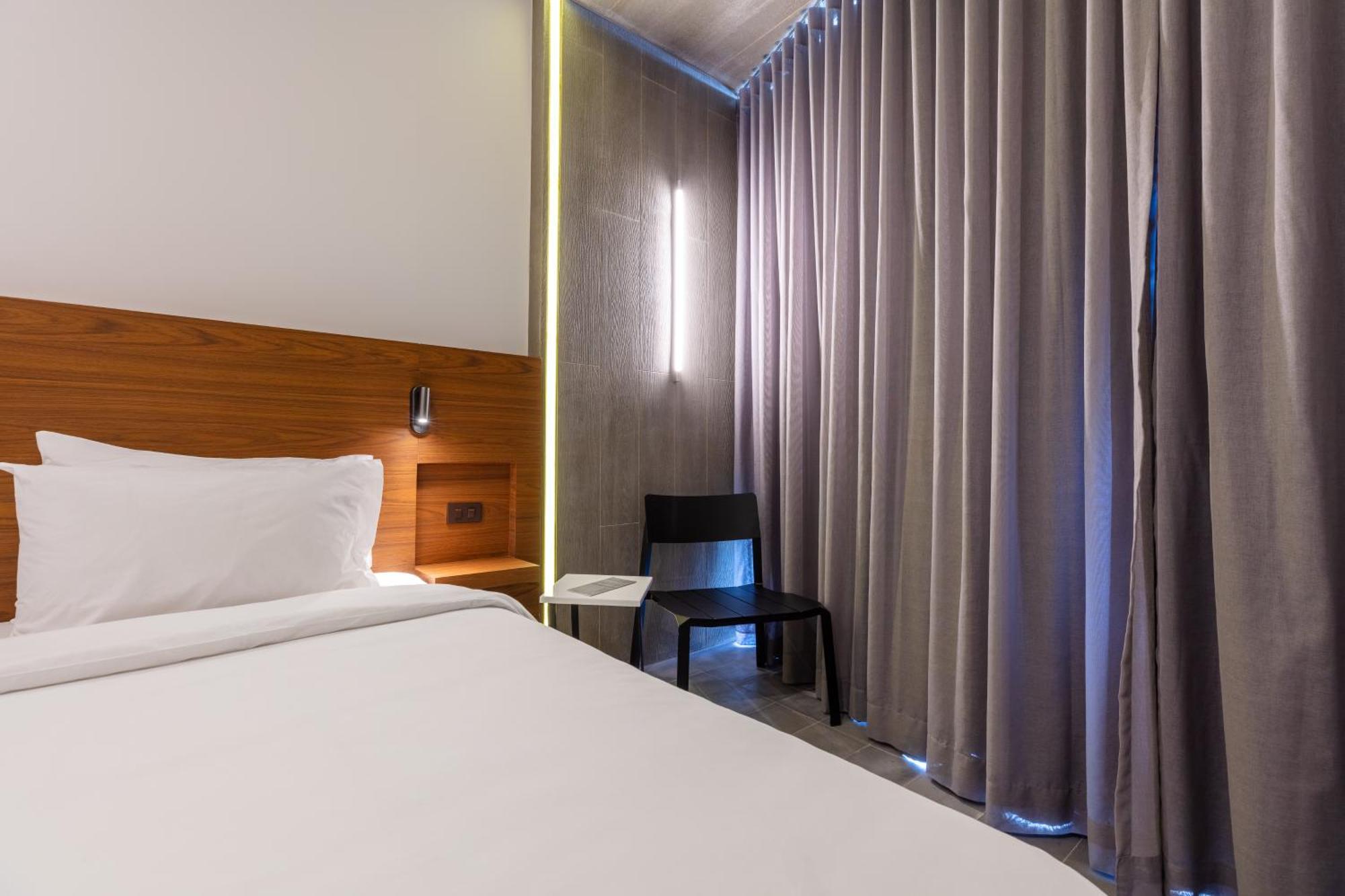 RENO DELUXE Double bed