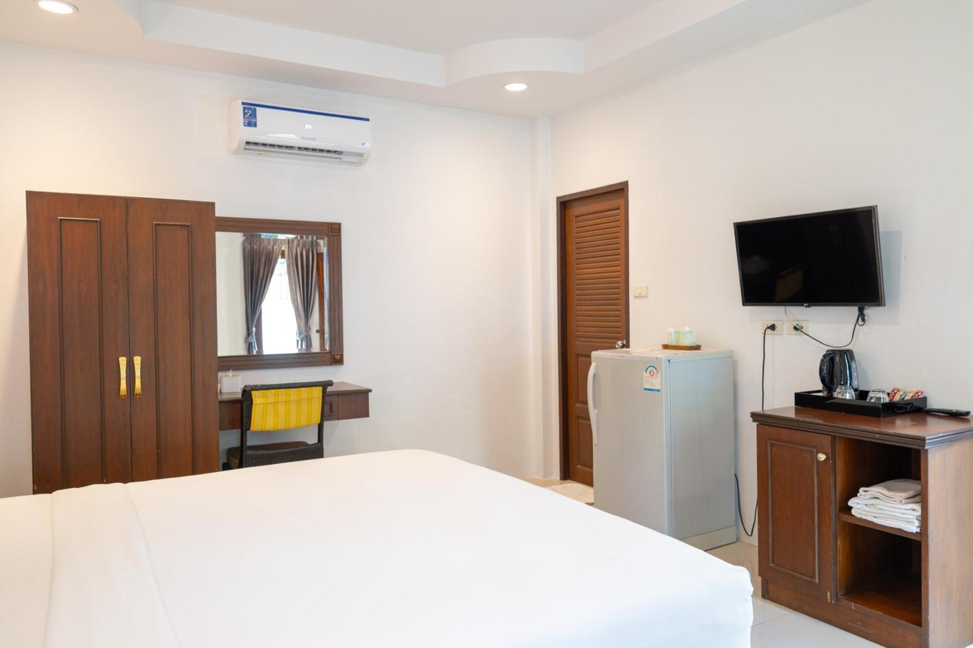 Deluxe Room with Pool View