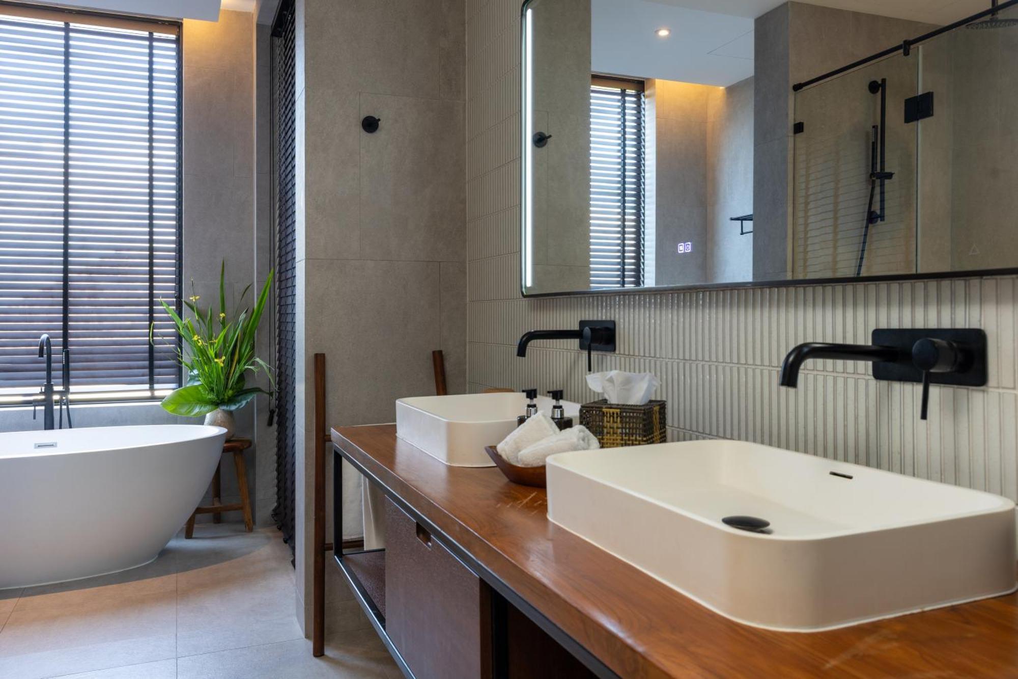 Connecting room with Pool View