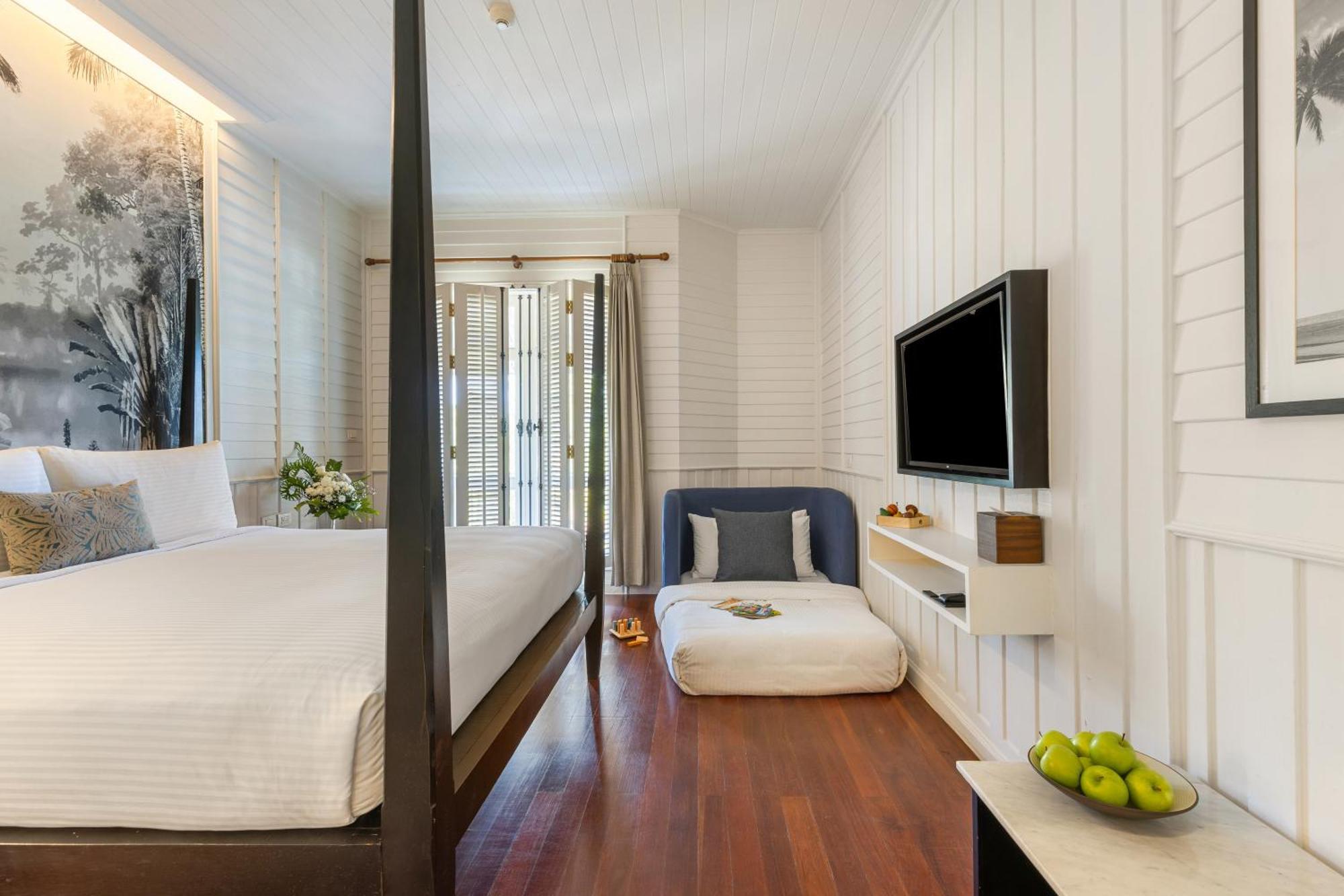 Superior Familienzimmer mit Poolblick, Balkon und 1 Kingsize-Bett