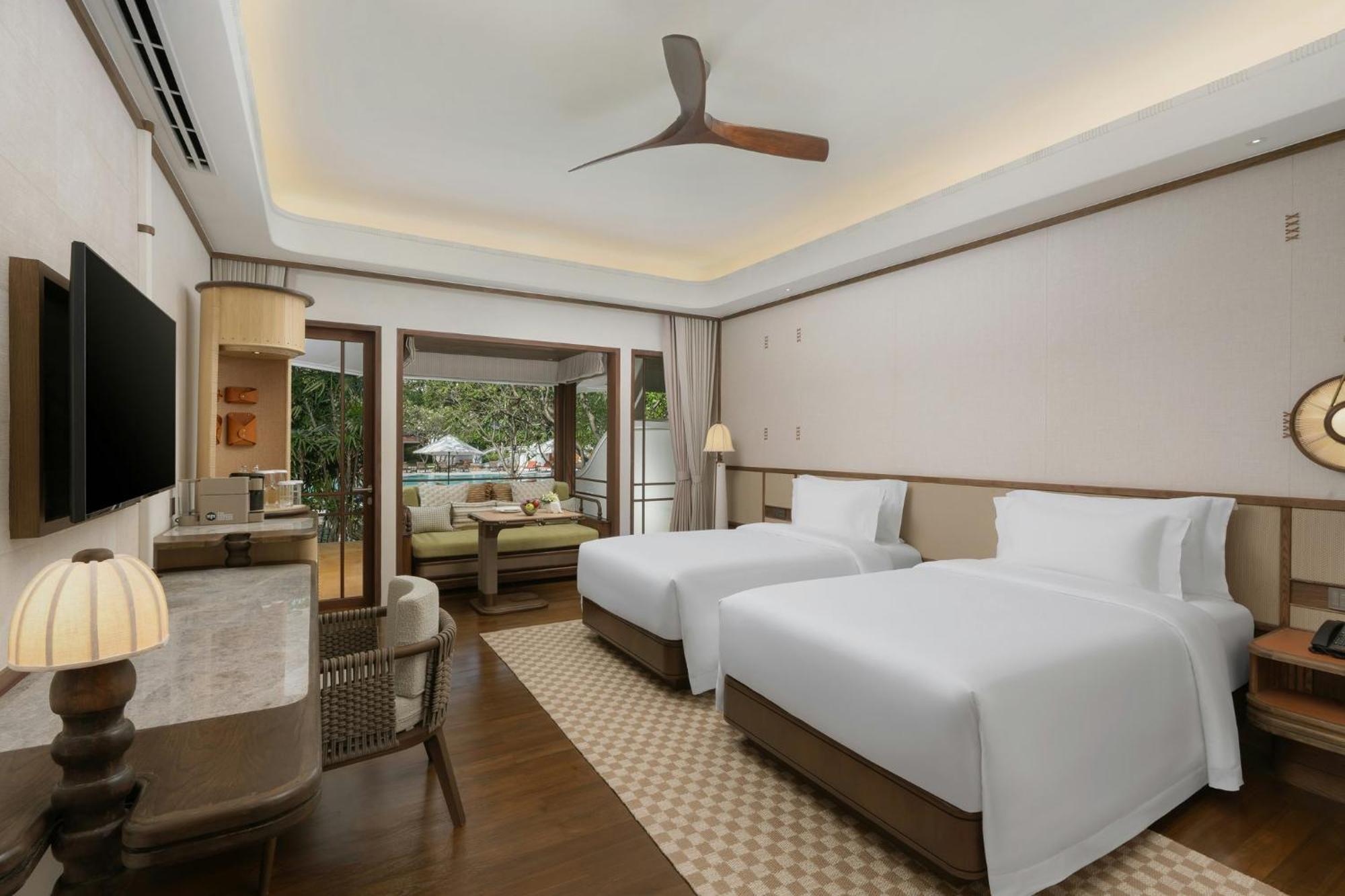 Chambre Familiale avec Terrasse et Piscine