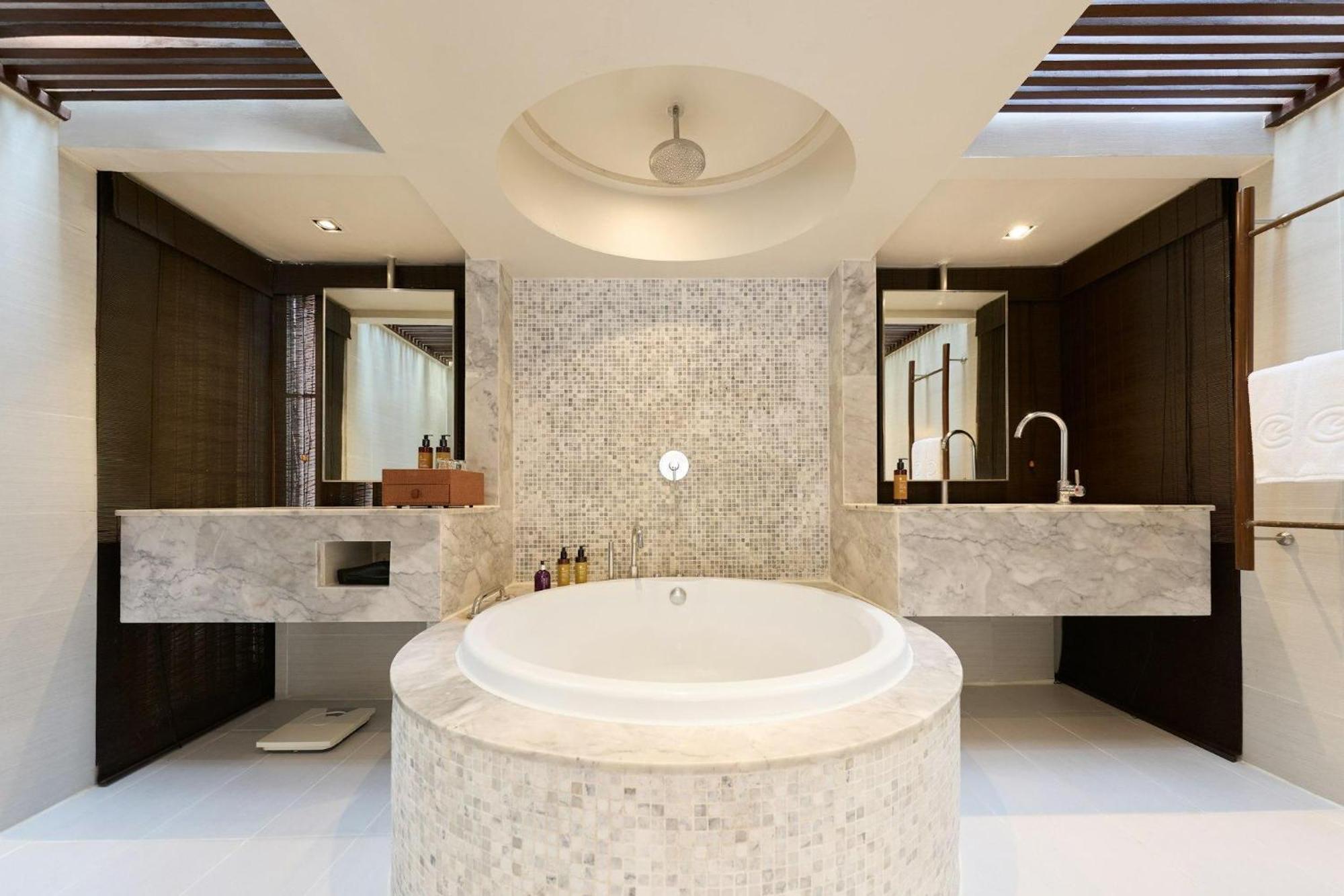 Spa Villa King