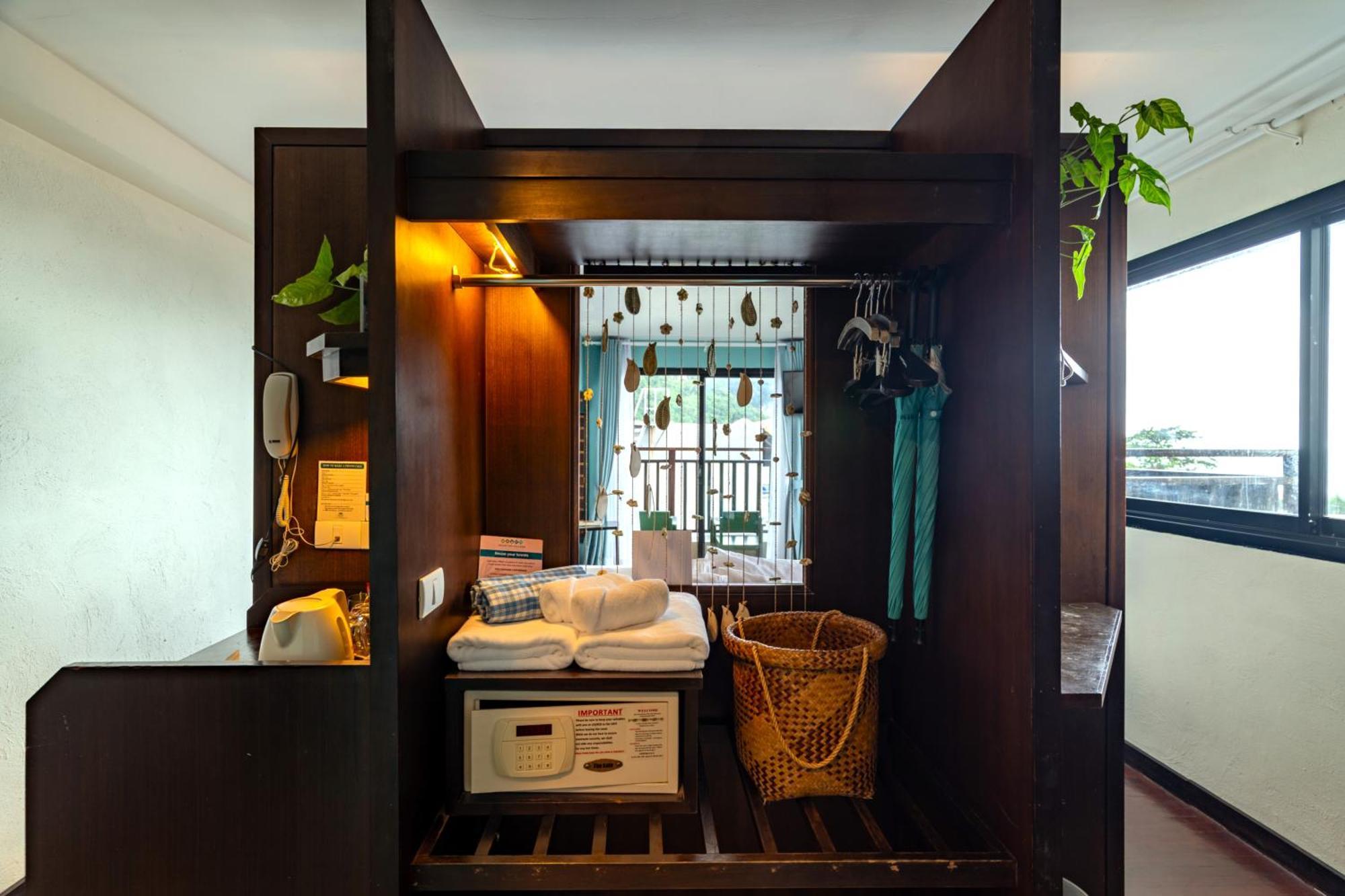Deluxe Double or Twin Room City View