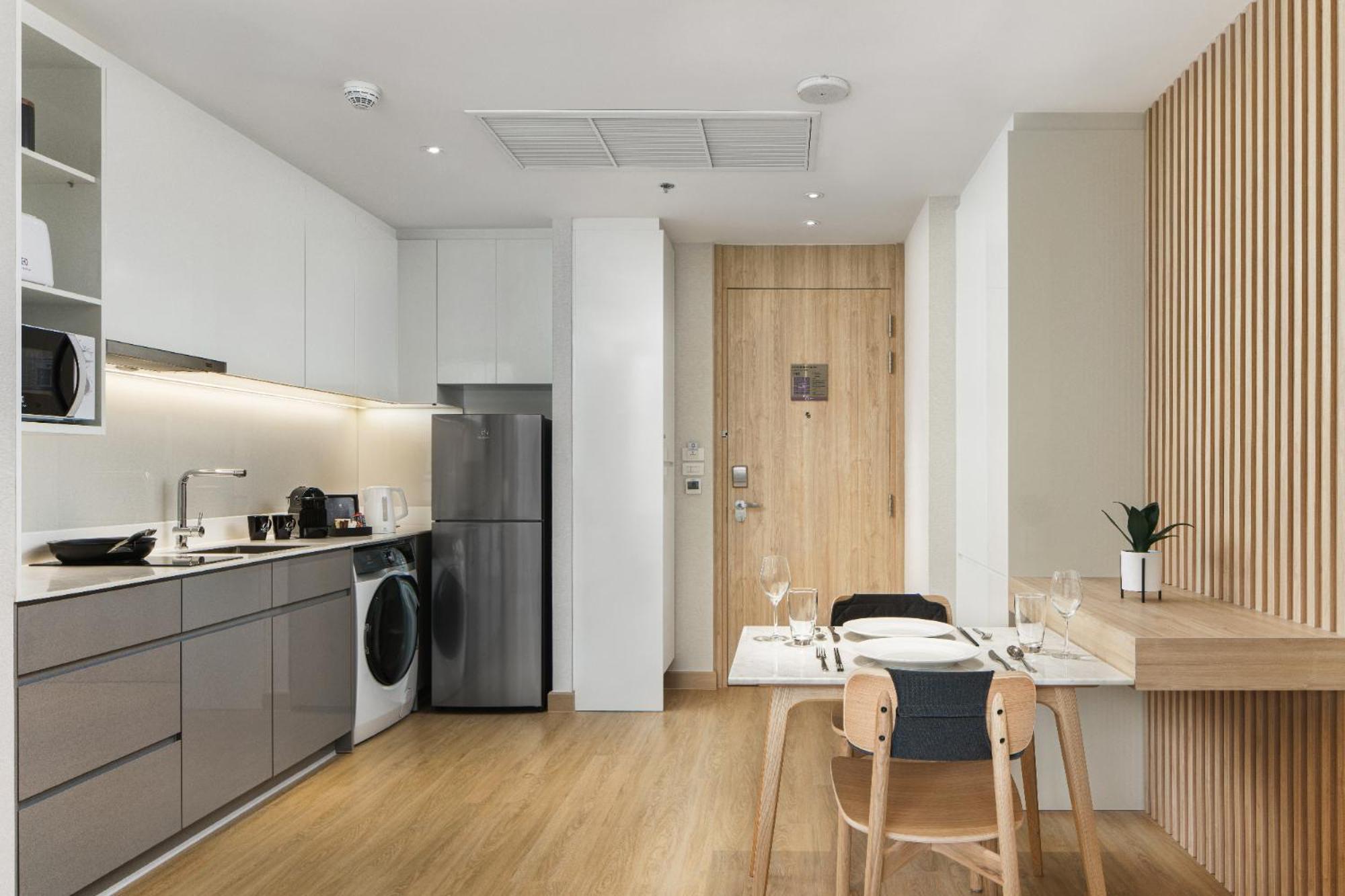 Deluxe One-Bedroom Apartment