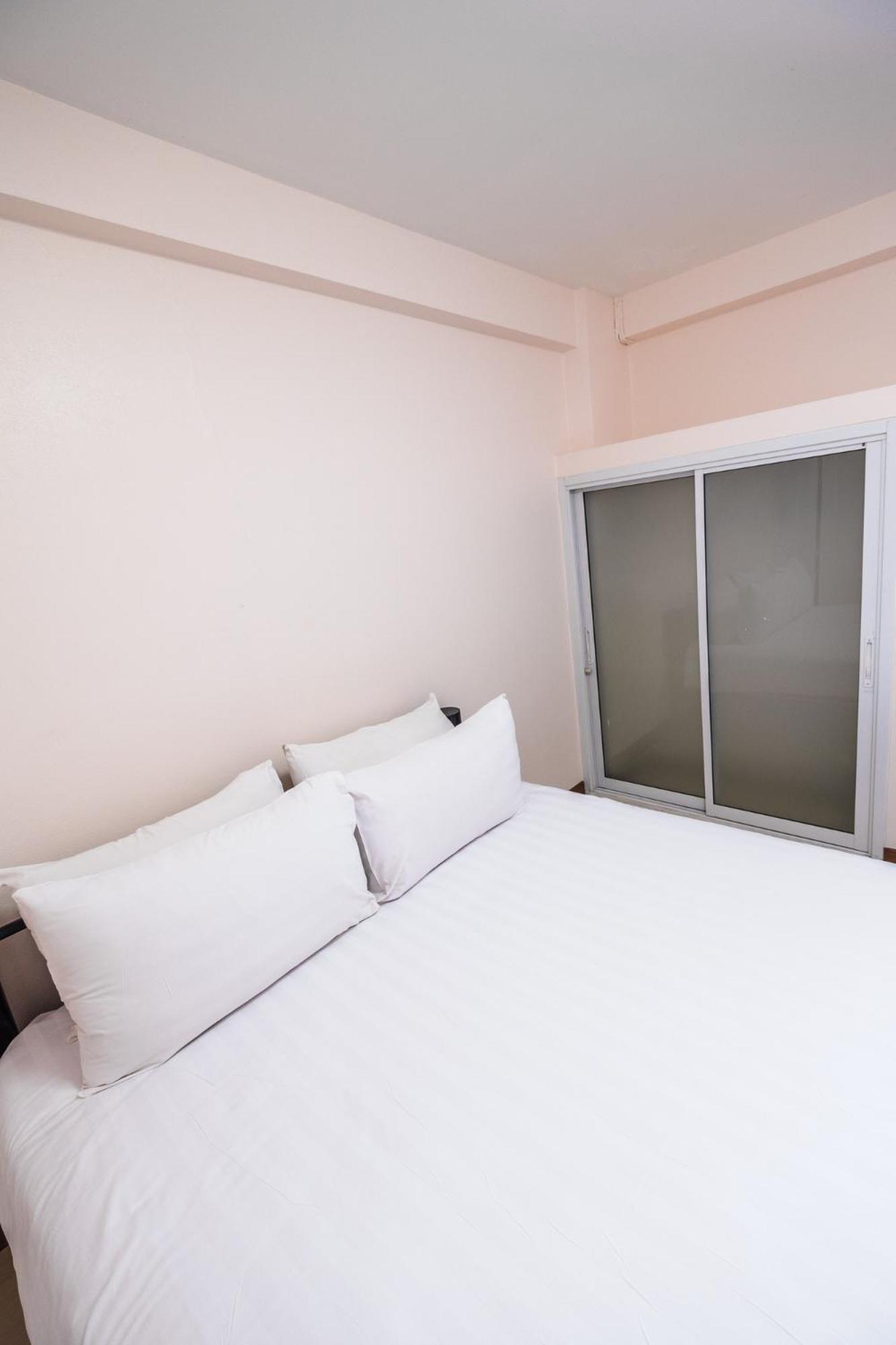Double Room Shower 5th & No Lift