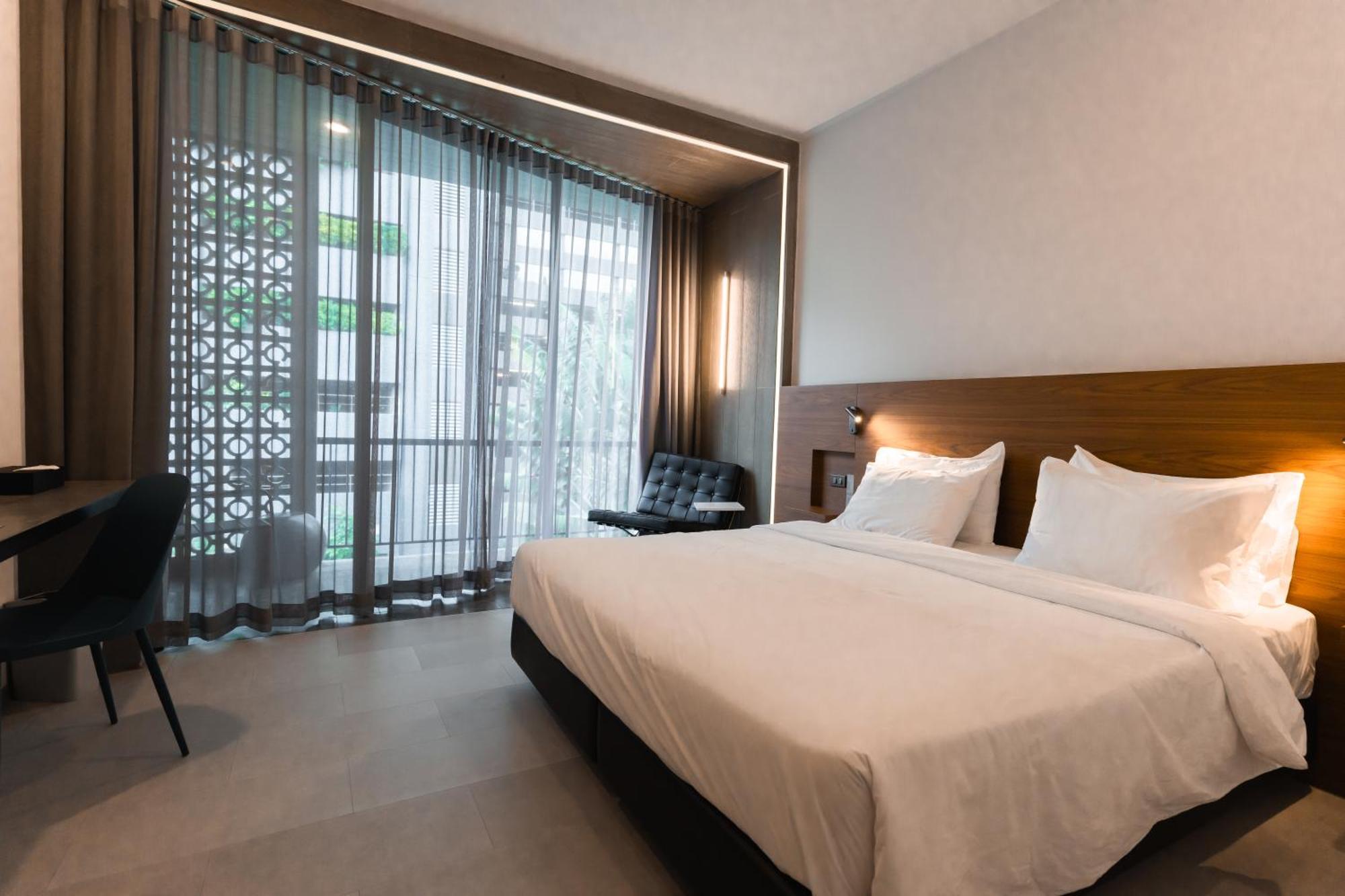 Reno Deluxe Pool View Double Bed