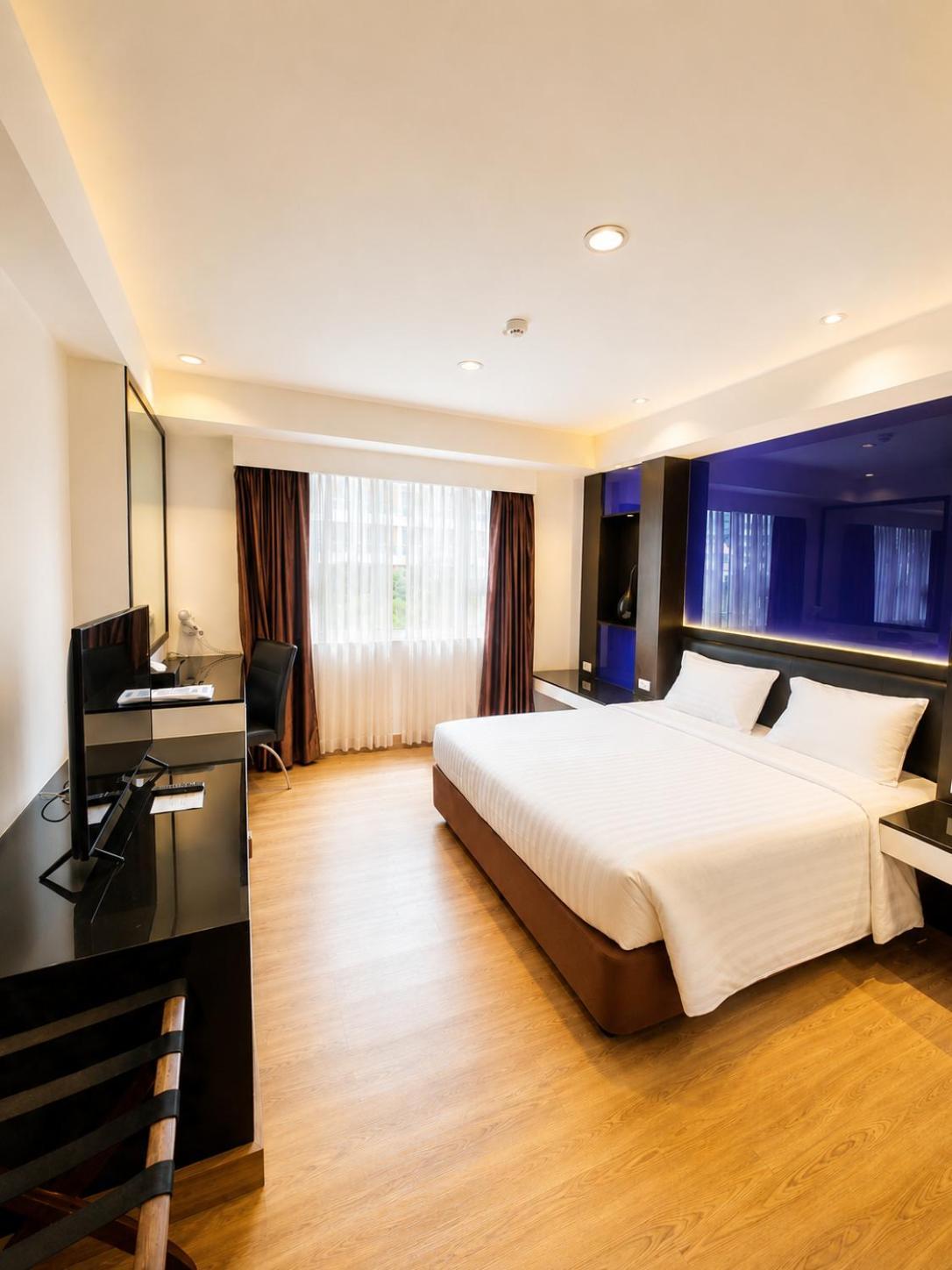 Deluxe King Room
