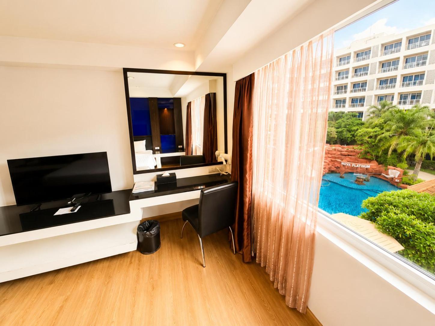 Deluxe King Room