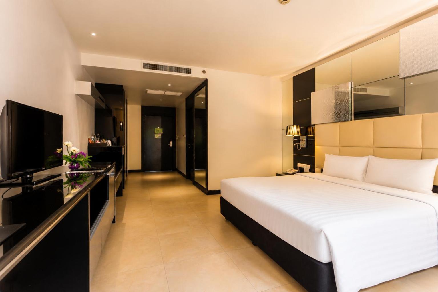Grand Deluxe King Pool view