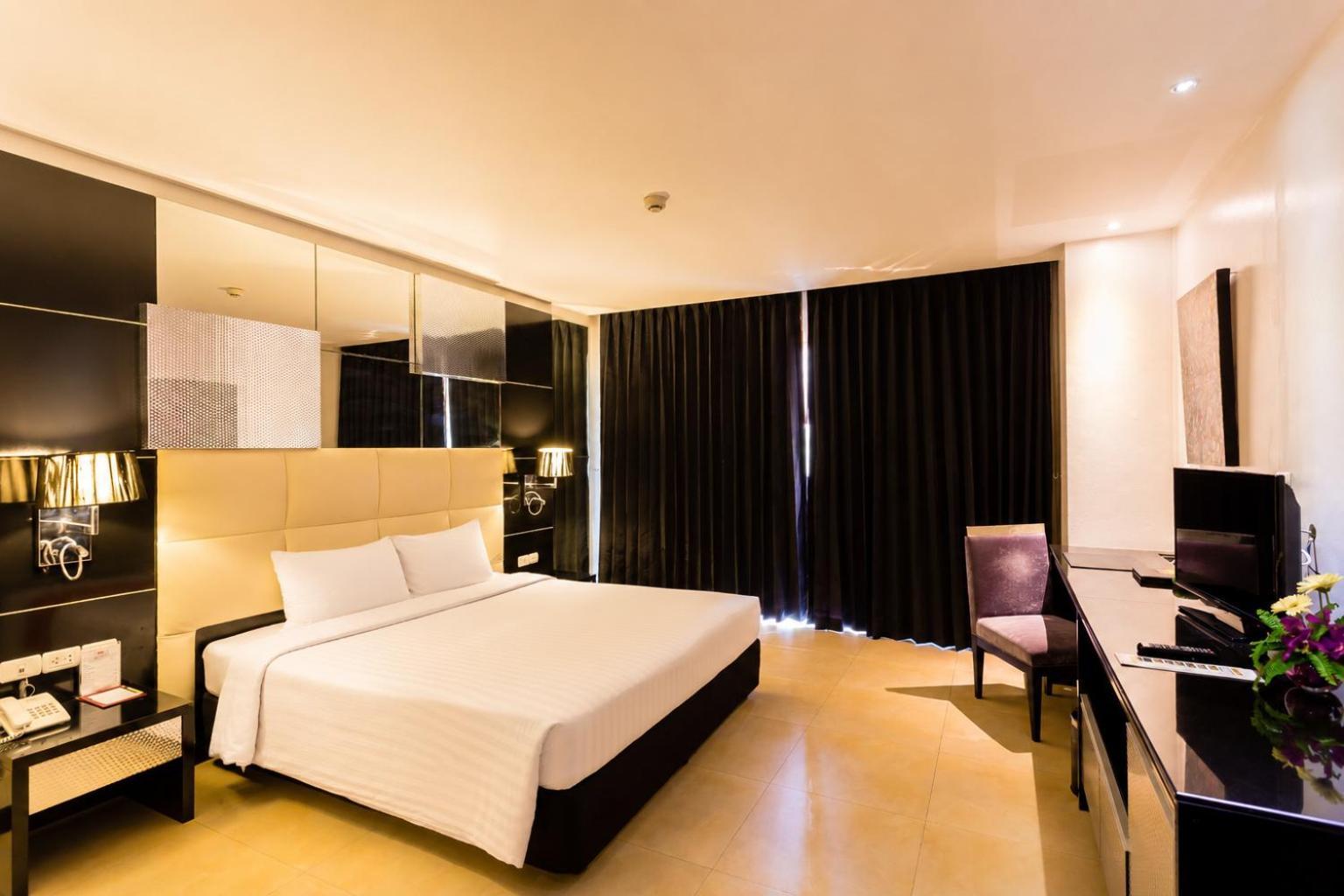 Grand Deluxe King Pool view