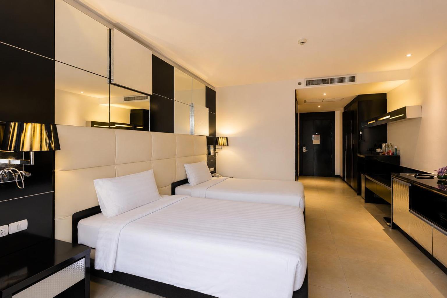 Grand Deluxe Twin Room Pool View