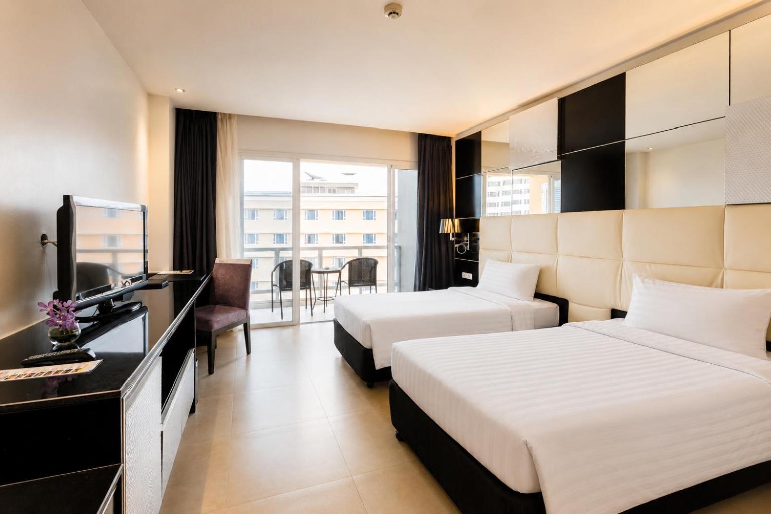 Grand Deluxe Twin Room Pool View