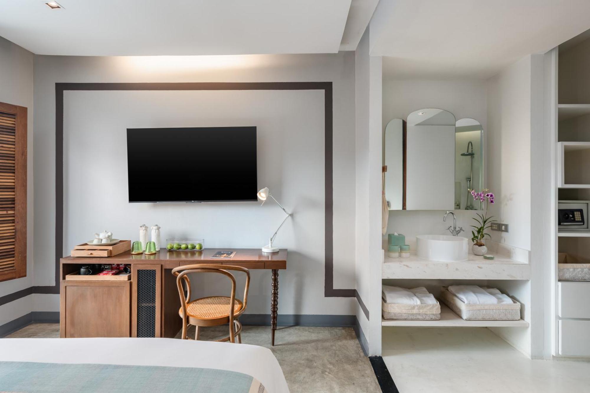 Standard King Room