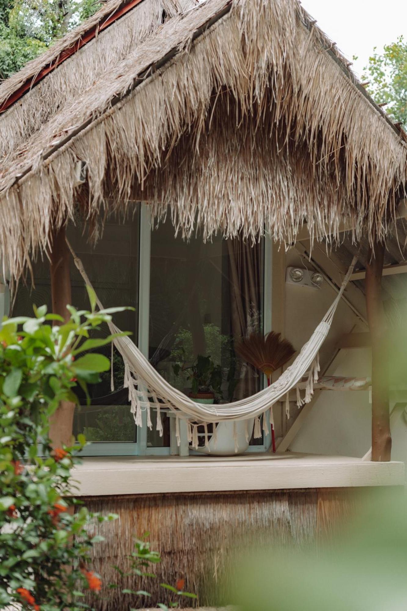 Bungalow Garden View