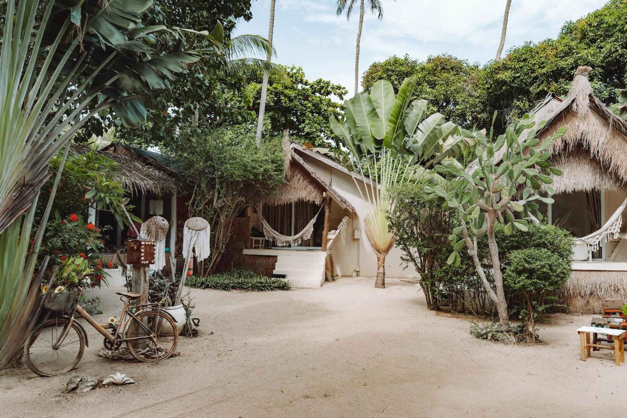 Bungalow Garden View