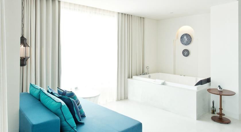 Suite am Meer und Whirlpool im Schlafzimmer