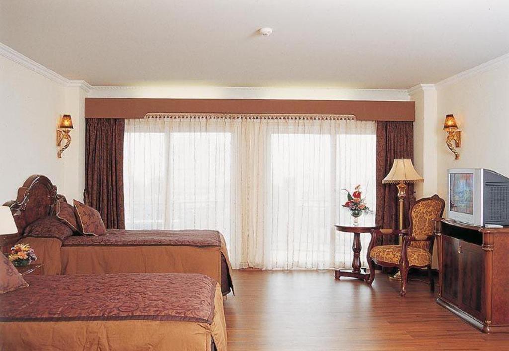Deluxe Two-Bedroom Suite