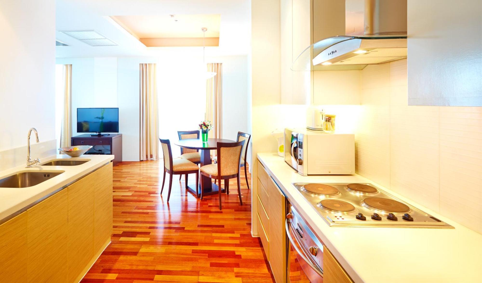 Deluxe One-Bedroom Apartment