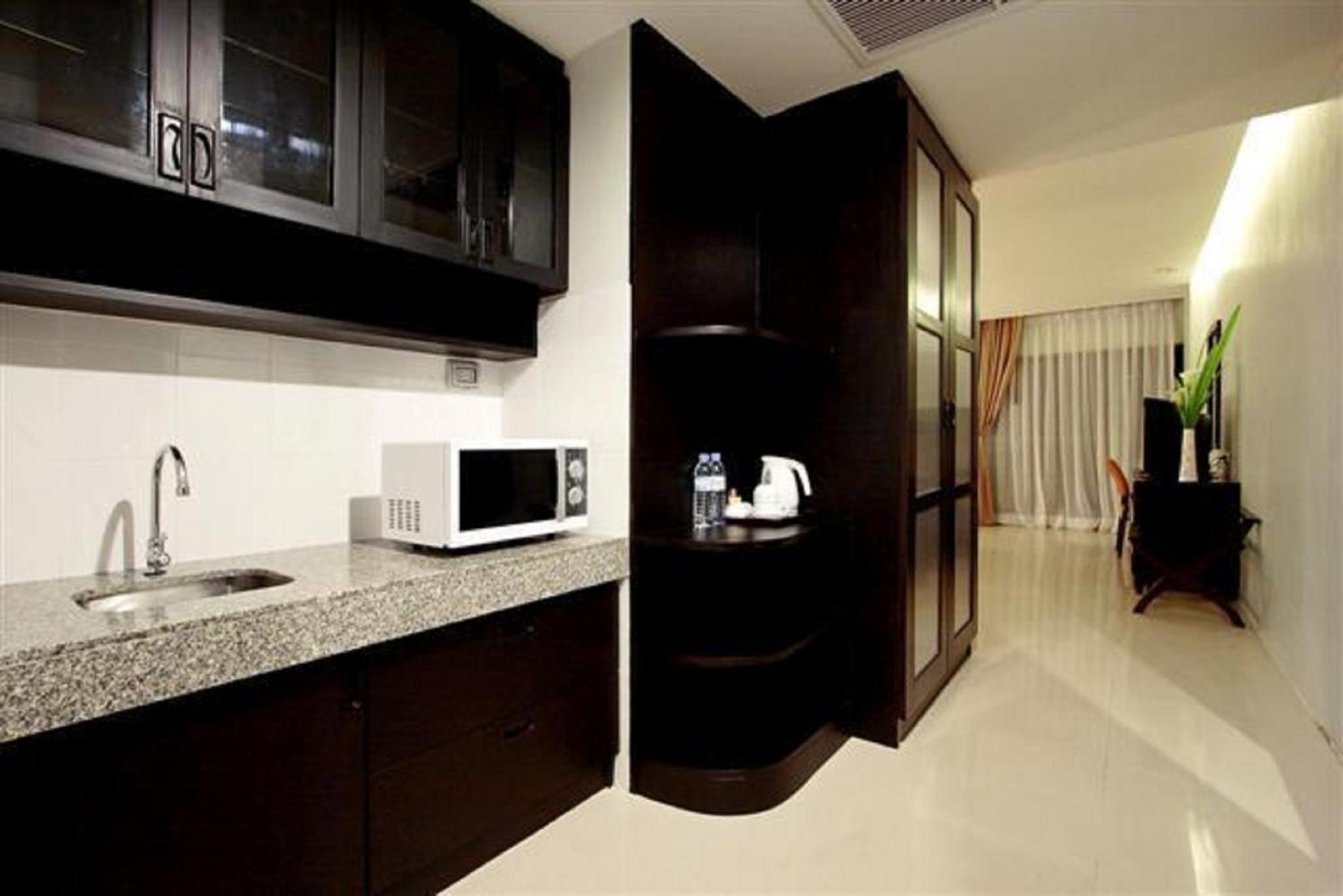 Grand Deluxe Double Room Pool View