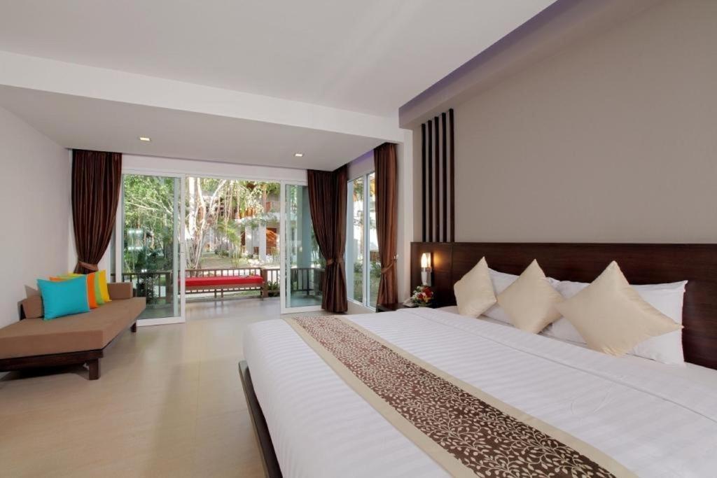 Grand Deluxe Double Room Sunset Wing