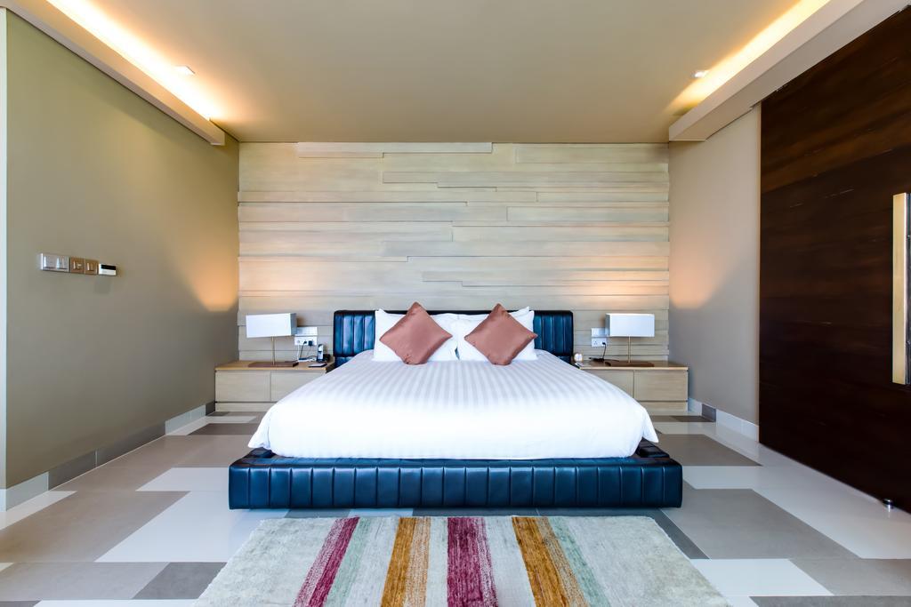 Deluxe Private Pool Suite