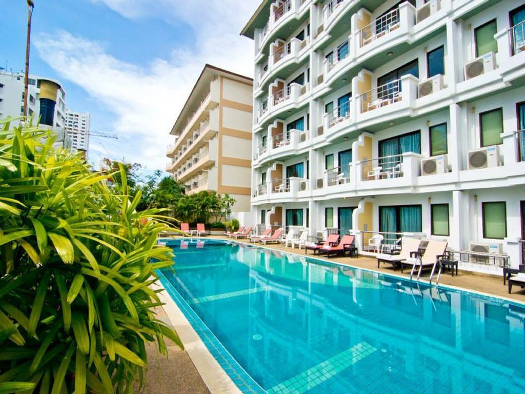 Deluxe Double Room with Pool Access