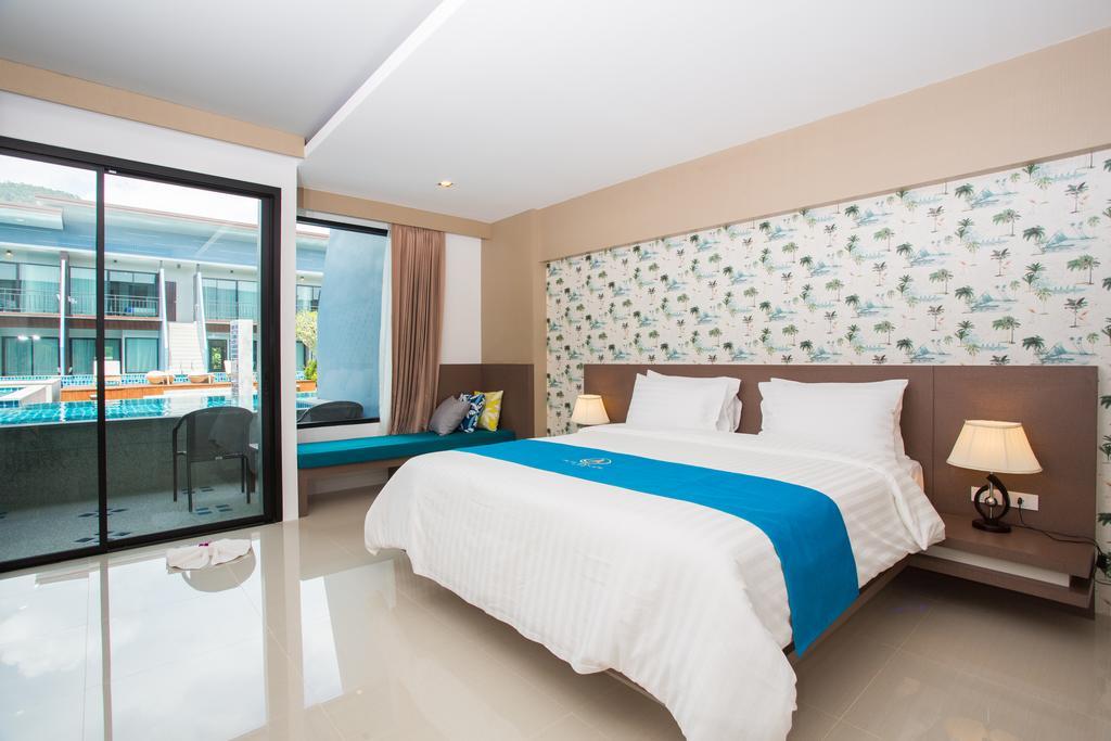 Deluxe Double Room with Pool Access