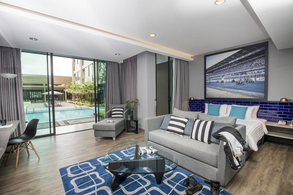 Grand Deluxe Pool Access