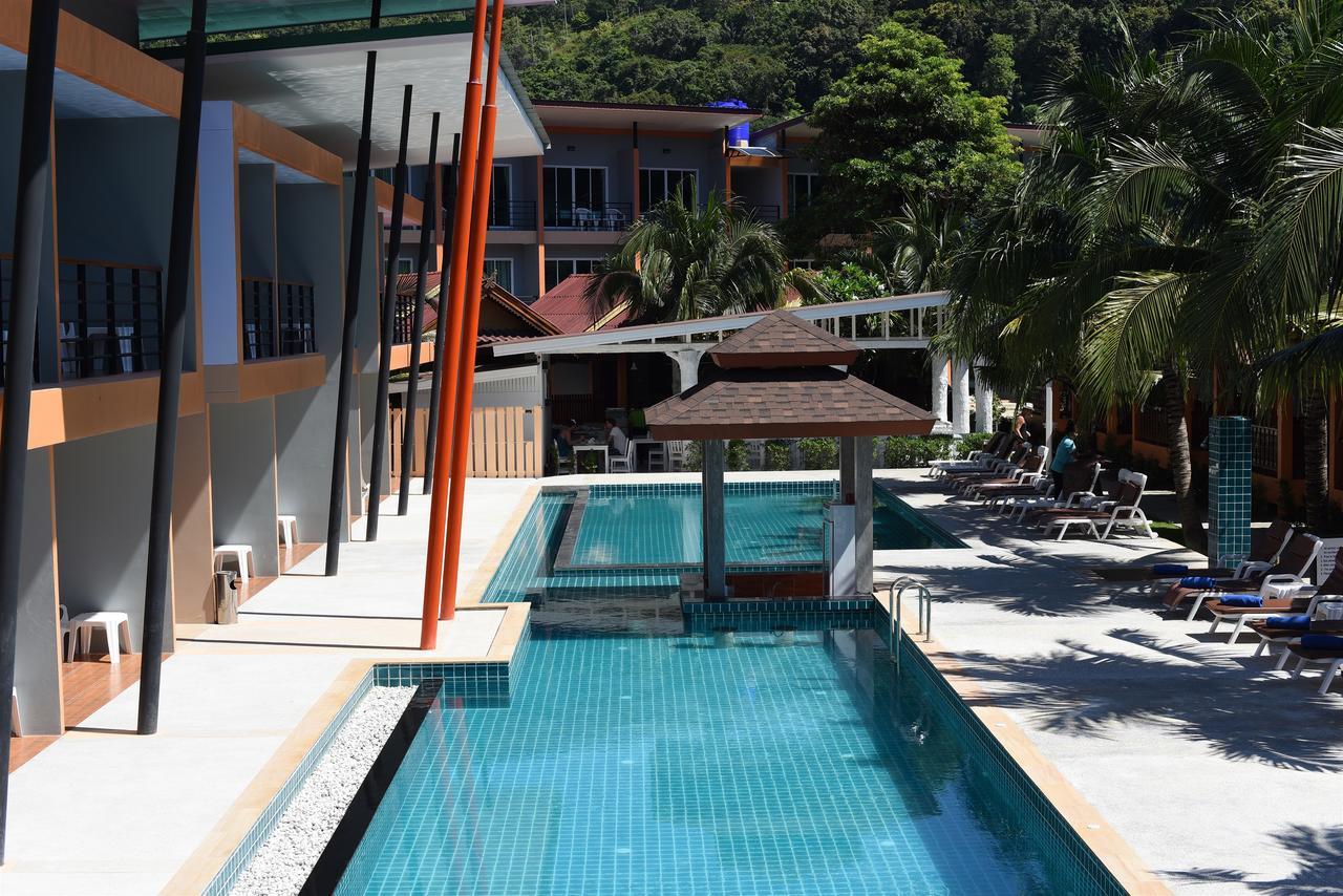 Deluxe Double Room Pool View