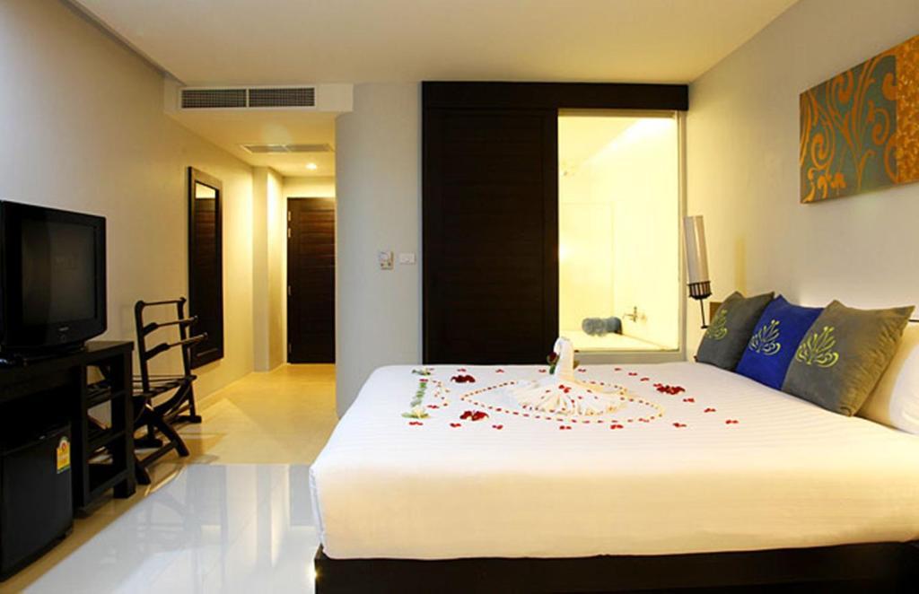 Grand Deluxe Double Room Pool View