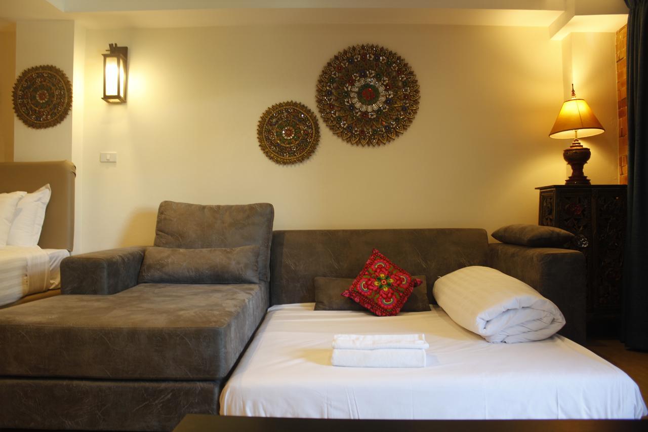 Deluxe King Room Sofa Bed