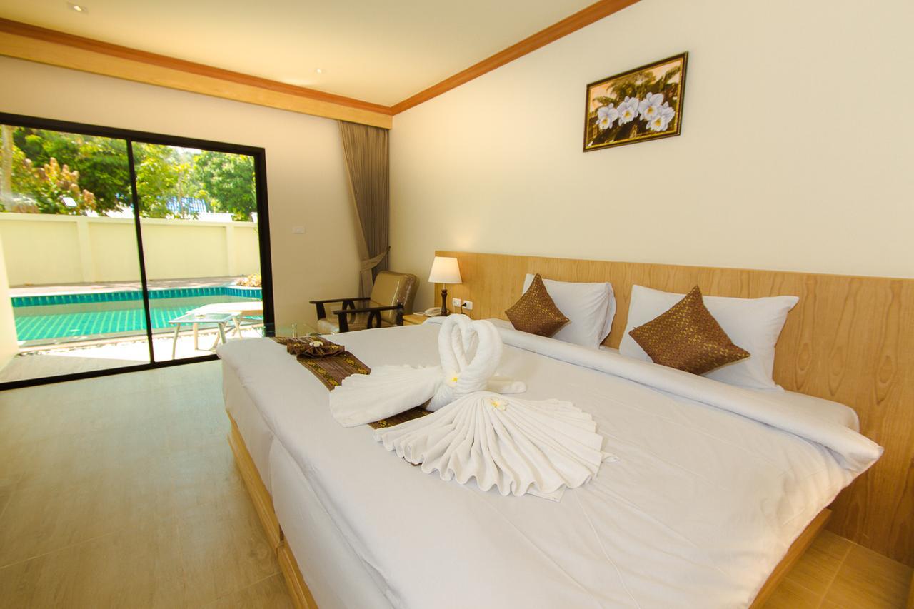 Deluxe Double or Twin Room with Pool Access