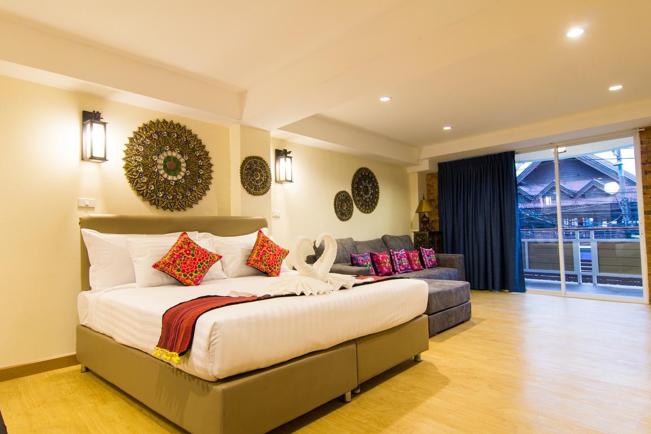 Deluxe King Room Sofa Bed