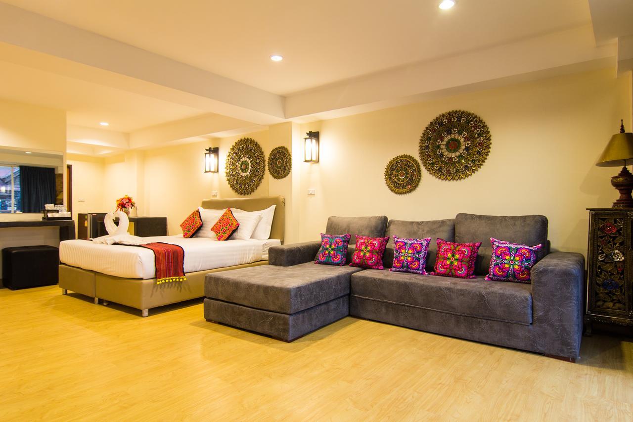 Deluxe King Room Sofa Bed