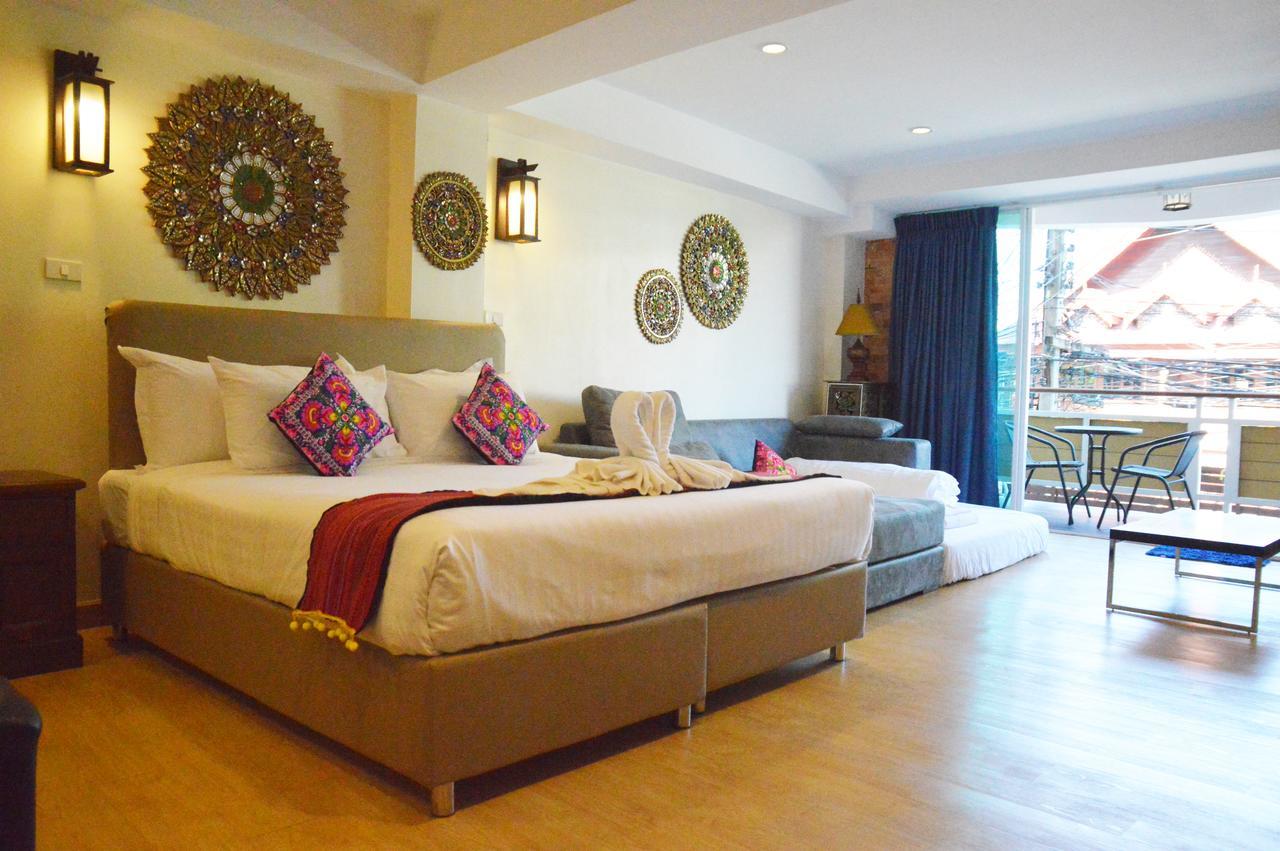 Deluxe King Room Sofa Bed